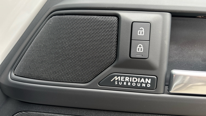 Land Rover Defender 3.0 D250 X-Dynamic HSE 110 5dr Auto Diesel Estate - Image 32
